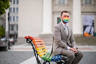 Laisvės partijos frakcijos dovana Vilniui – vaivorykštės spalvų suoliukas Laisvės partijos frakcijos dovana Vilniui – vaivorykštės spalvų suoliukas
