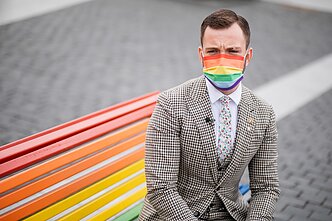 Laisvės partijos frakcijos dovana Vilniui – vaivorykštės spalvų suoliukas Laisvės partijos frakcijos dovana Vilniui – vaivorykštės spalvų suoliukas