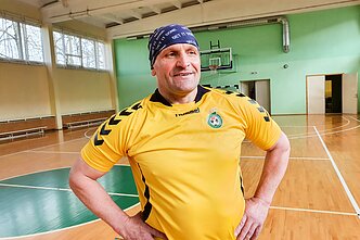 Ramygalos gimnazijos fizinio ugdymo mokytojas E. Marozas. Ramygalos gimnazijos fizinio ugdymo mokytojas E. Marozas.