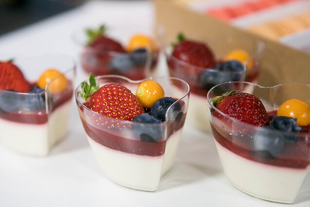 Dietistė apie dažną klaidą mityboje: rinkdamiesi sveikesnį desertą, suvalgome jo daug daugiau