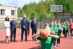 Gitanas Nausėda apsilankė Klaipėdos rajono Dovilų pagrindinėje mokykloje