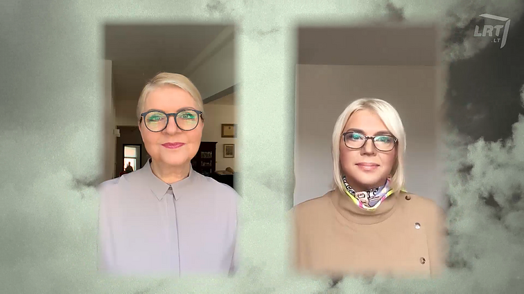 Veranda. Butas iš dviejų būstų, natūralumas ir tvarka su ąžuolo baldais bei neatpažįstamai pakeistos erdvės sename daugiabutyje