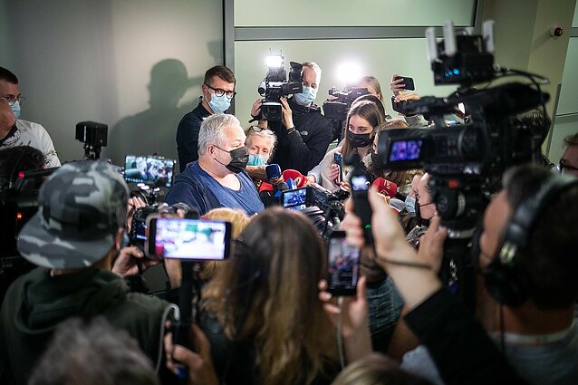 Iš Minsko parskridę keleiviai – apie Pratasevičiaus bandymą perduoti daiktus, sulaikymą ir patirtą siaubą