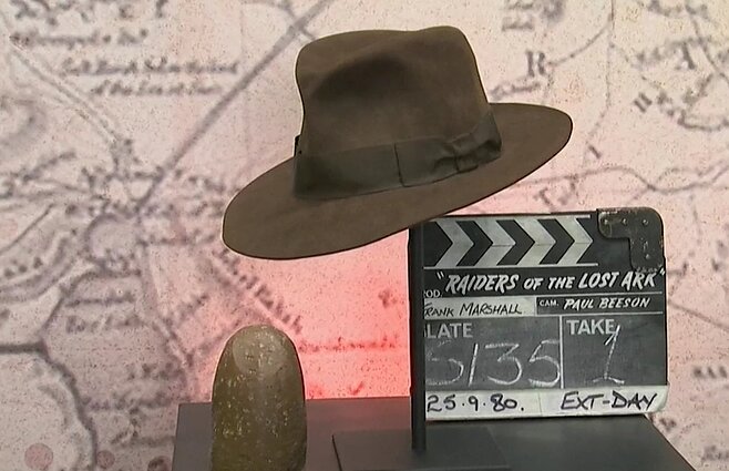 Virtualus aukcionas filmų gerbėjams: nuo Hario Poterio akinių iki droido iš „Žvaigždžių karų“