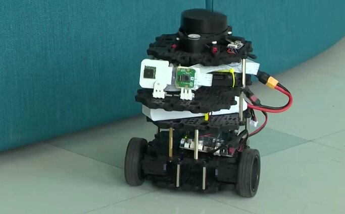 KTU mokslininkai sukūrė robotą, kuris gali matuoti žmogaus kvėpavimą, pulsą ir temperatūrą, o ateityje – galbūt ir kraujospūdį