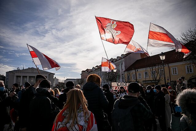 Tarptautinė ledo ritulio federacija sukritikavo Latviją dėl iškeltos istorinės Baltarusijos vėliavos