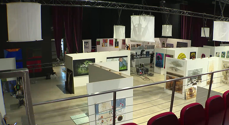 Atidaroma didžiausia Lietuvoje meno galerija – šimtai darbų, per pusę šimto menininkų ir du mėnesiai tradicinio ir šiuolaikinio meno