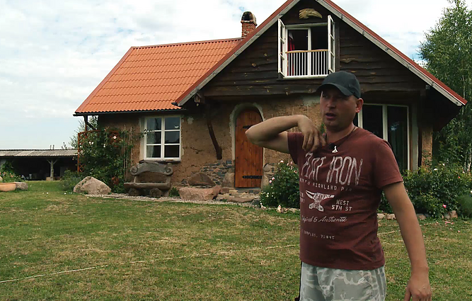 Kaip Andrius Milinkevičius pasistatė molinį namą?