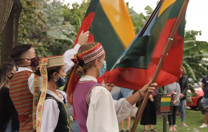 Studentai atlieka praktiką lituanistinėse mokyklose visame pasaulyje