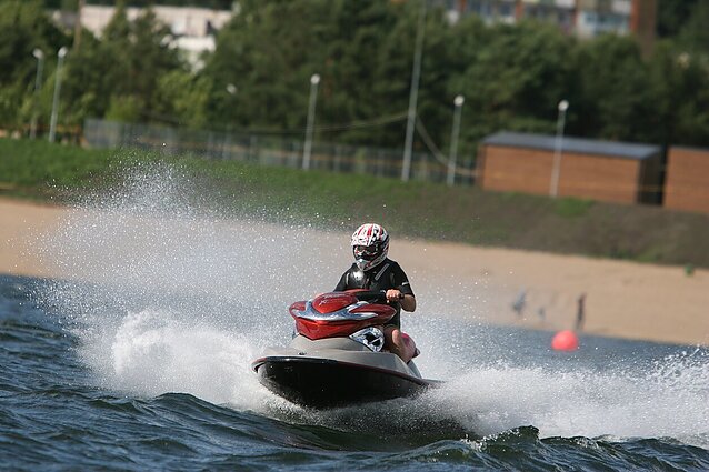 Paramą per pandemiją gavusios įmonės pirko ne tik automobilius: įsigyta prabangių jachtų ir net vandens motociklų