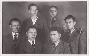 Vytautas Mačernis, Kazys Bradūnas ir kiti apie 1940 m. Vytautas Mačernis, Kazys Bradūnas ir kiti apie 1940 m.