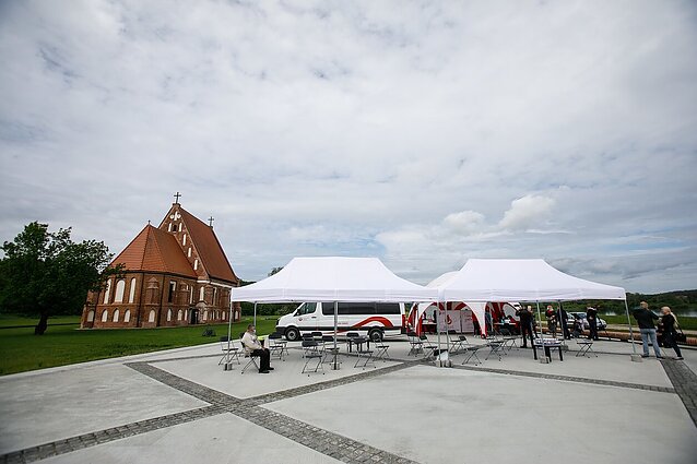 Žinios. Šiandien mobili Nacionalinio kraujo centro grupė nuo COVID-19 visus norinčiuosius skiepys Lentvaryje