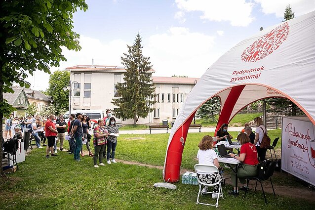 Nacionalinio kraujo centro vadovas: net neįtarėme, kad bus tiek norinčiųjų pasiskiepyti