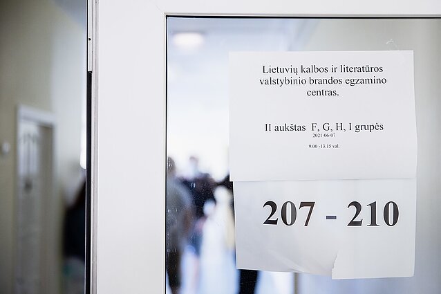 Šiandien prasidėjo brandos egzaminų sesija: lietuvių kalbos ir literatūros egzamino temos abiturientus nustebino, bet neišgąsdino