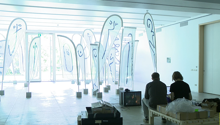 Trys skirtingos 14-osios Baltijos trienalės parodos kviečia susipažinti su bekūniais autoritetais, pasimaudyti putose ir panirti į hologramų pasaulį