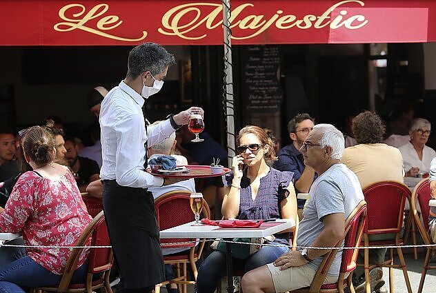 Žinios. Šiandien Prancūzijoje ir Belgijoje restoranai galės aptarnauti klientus ir viduje