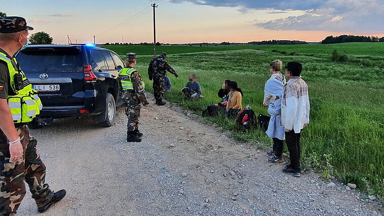 Panorama. Dėl augančio migrantų skaičiaus iš Baltarusijos sienos apsaugai stiprinti žadamos lėšos, skeptiškai žvelgiama į galimybę tverti tvorą
