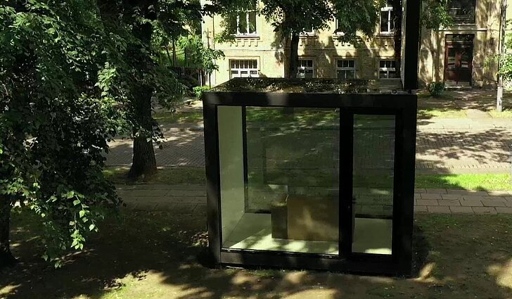 Naujas pasivaikščiojimų maršrutams meno gerbėjams: Vilniuje vitrininė galerija – vieno kūrinio parodoms