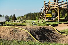Radijo bangomis valdomų automobilių trasa
