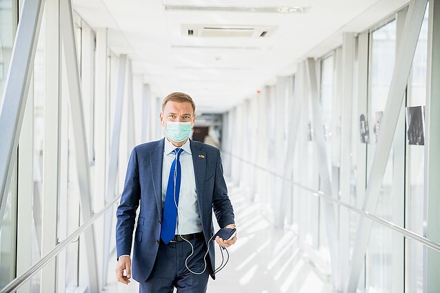 STT tiria bandymą papirkti Maldeikį: atliekant kratas Puidoko kabinete, šis pranešė patyręs STT pareigūnų smurtą