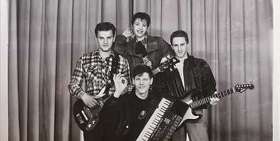 S. Varslauskas (centre) su tuomete grupe ir būsimąja žmona Virginija 1991-aisiais S. Varslauskas (centre) su tuomete grupe ir būsimąja žmona Virginija 1991-aisiais