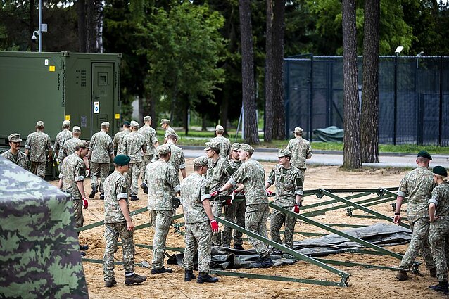 Panorama. Pabradėje pradedamos statyti palapinės migrantams: dėl srautų gali būti skelbiama ekstremalioji situacija