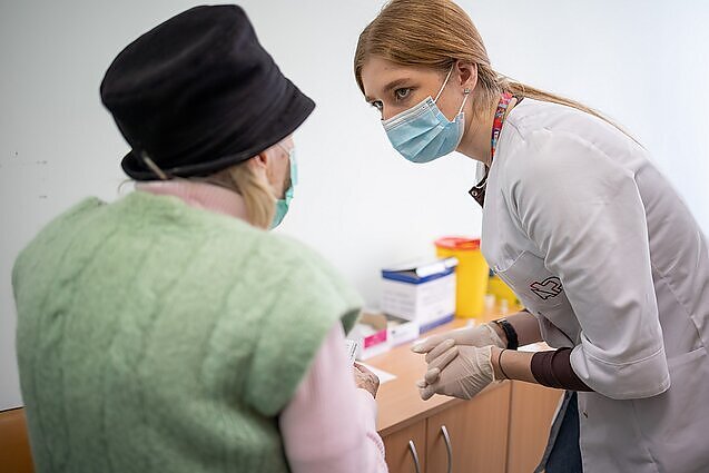 Panorama. Lietuvoje paskiepyta tik pusė 80-ies ir vyresnių: nors vakcinų užtenka, ekspertai prognozuoja skiepijimo tempų lėtėjimą