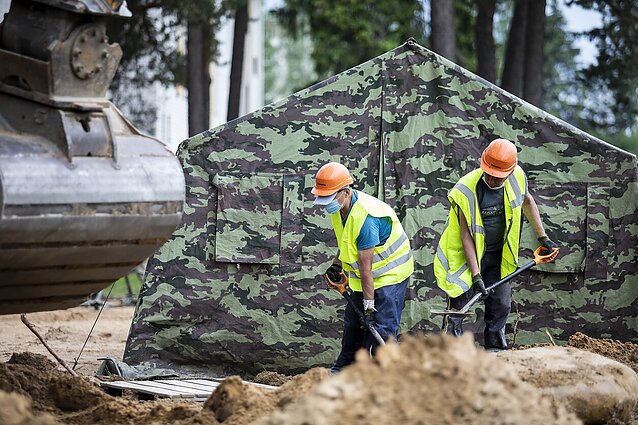 Žinios. Užsieniečių registracijos centre pradeda veikti migrantams skirtas Pabradės palapinių miestelis