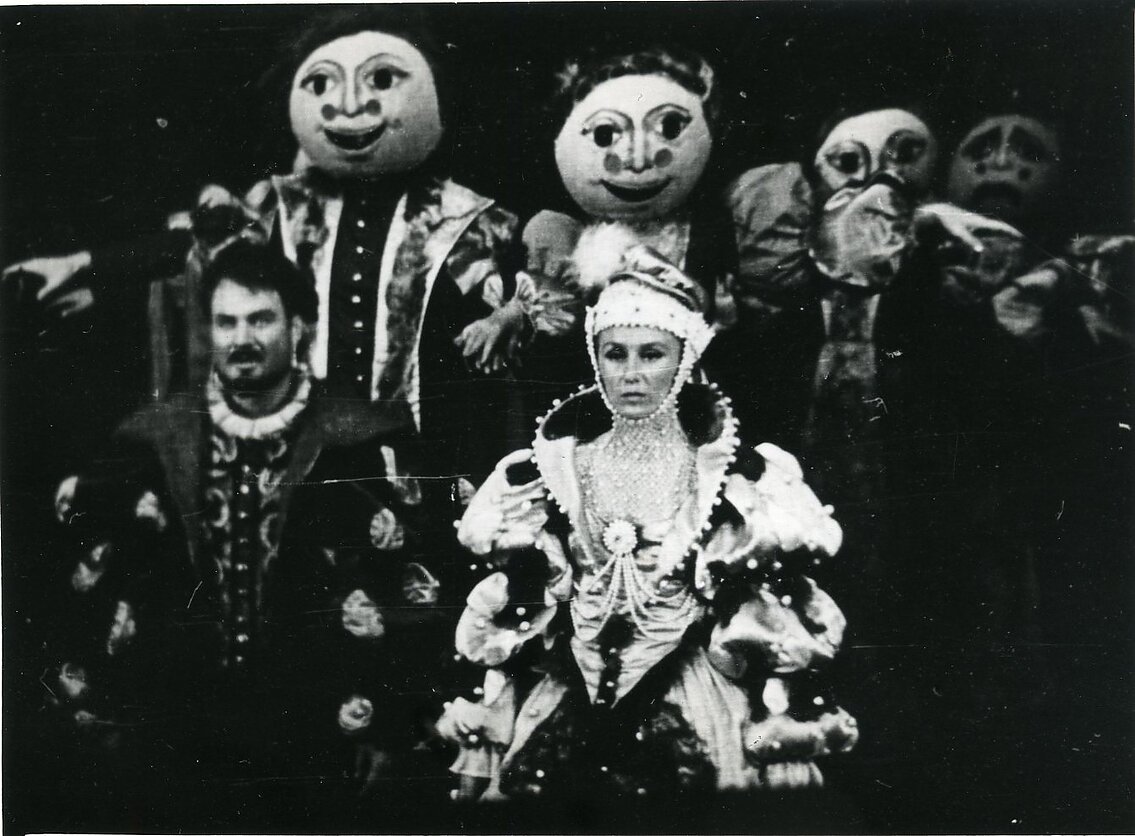 Scena iš J. Jurašo spektaklio – J. Grušo „Barbora Radvilaitė“. Akt. Kęstutis Genys ir Rūta Staliliūnaitė, Kauno dramos teatras, 1972 Scena iš J. Jurašo spektaklio – J. Grušo „Barbora Radvilaitė“. Akt. Kęstutis Genys ir Rūta Staliliūnaitė, Kauno dramos teatras, 1972