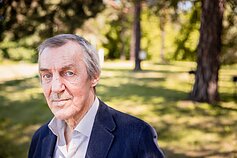 „Auksinio proto“ dalyvis Saulius Zalys priima gerbėjų dovaną