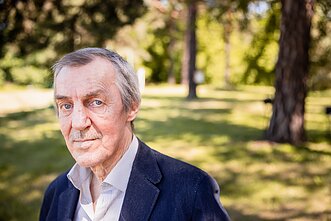 „Auksinio proto“ dalyvis Saulius Zalys priima gerbėjų dovaną „Auksinio proto“ dalyvis Saulius Zalys priima gerbėjų dovaną
