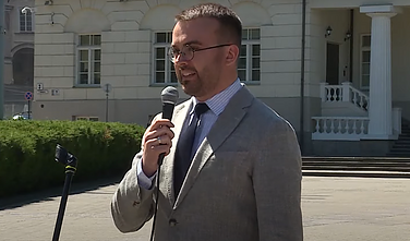 Povilas Mačiulis, adviser to the president, addressing protesters.