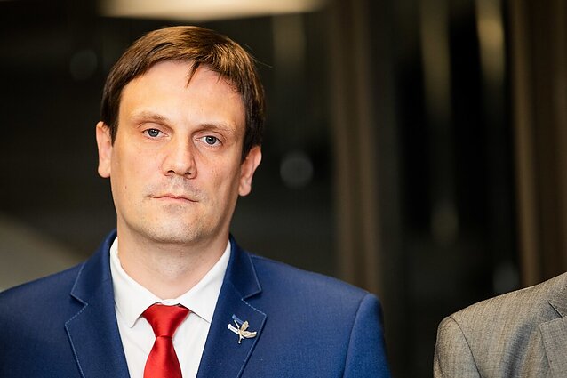 Nevienareikšmė pozicija, kurioje atsidūrė Tomilinas: svarbiau partijos įsitikinimai ar asmeninė nuomonė?