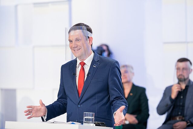 Dienos tema. Tomilinas sutinka trauktis iš užimamų postų, bet ne iš partijos (su vertimu į gestų k.)