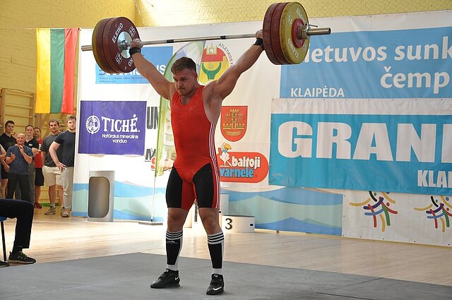 Sportas. Orai. Kelialapį į Tokijo olimpines žaidynes gavo sunkiaatletis Arnas Šidiškis