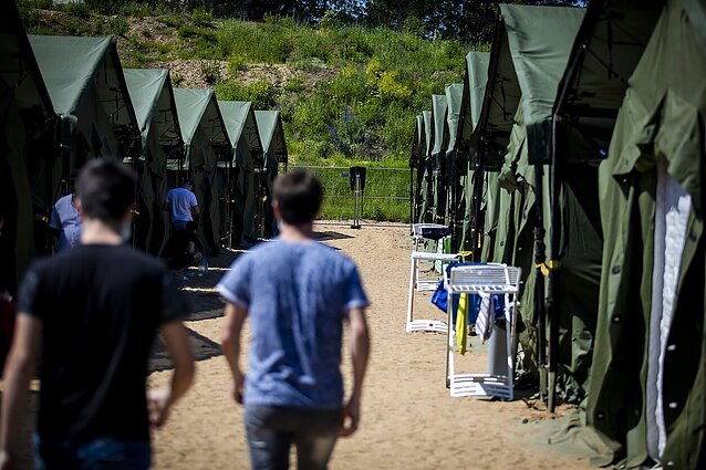 Migrantus priimančiame Užsieniečių registracijos centre Pabradėje sąlygos patenkinamos, tačiau itin trūksta vertėjų