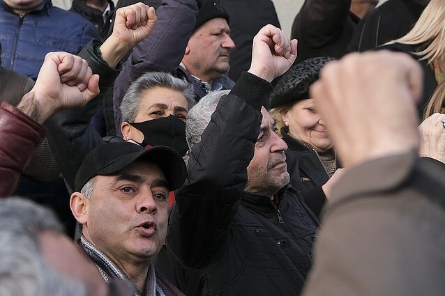 Armėnijoje – pirmalaikiai rinkimai: premjeras, pralaimėjęs karą dėl Kalnų Karabacho, laukia verdikto dėl savo ateities