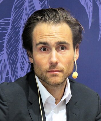 Davidas Wallace‘as-Wellsas