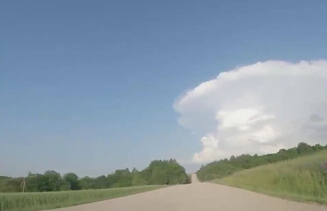 Lietuvius išgąsdino Medininkų pusėje susiformavęs grybo formos debesis: pasirodo, tai natūralus reiškinys