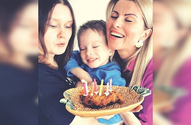 Rūta Mikelkevičiūtė su dukra Dominyka ir sūnumi Jonu