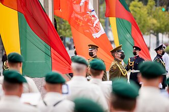 Nepriklausomybės aikštėje minimos 80-osios Birželio sukilimo metinės Nepriklausomybės aikštėje minimos 80-osios Birželio sukilimo metinės