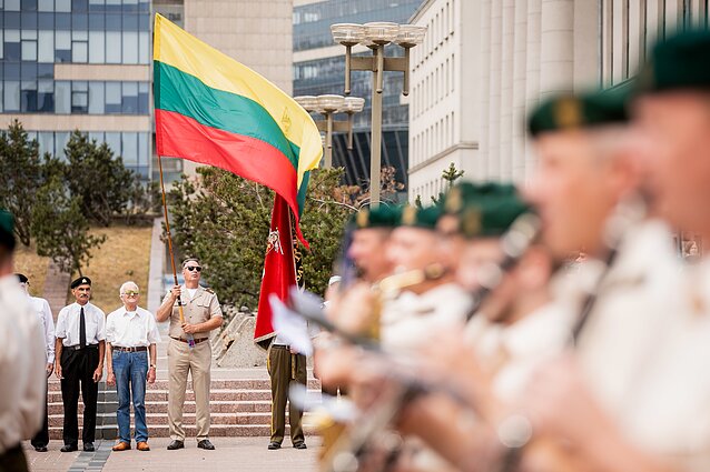 Nepriklausomybės aikštėje minimos 80-osios Birželio sukilimo metinės Nepriklausomybės aikštėje minimos 80-osios Birželio sukilimo metinės