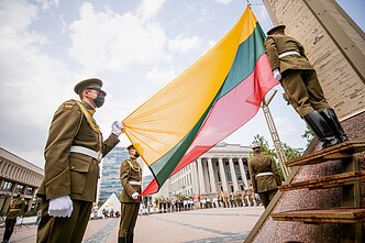 Nepriklausomybės aikštėje minimos 80-osios Birželio sukilimo metinės