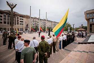Nepriklausomybės aikštėje minimos 80-osios Birželio sukilimo metinės Nepriklausomybės aikštėje minimos 80-osios Birželio sukilimo metinės