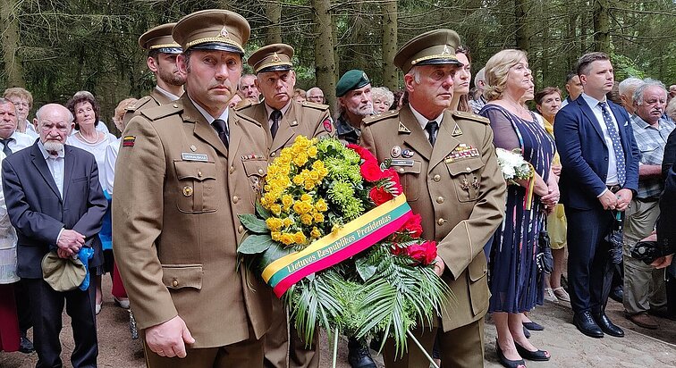 Panorama. Pagerbtos Rainių žudynių aukos: minimos žiaurios sovietų egzekucijos 80-osios metinės