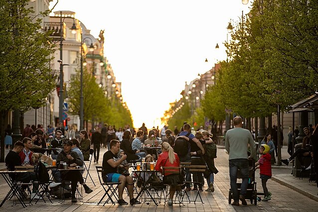 Žinios. Nuo ketvirtadienio oficialiai baigiasi karantinas, kai kurios taisyklės ir rekomendacijos liks galioti