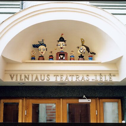 Vakaro pasaka. Lietuvių pasakos „Gaidžiukas ir vištytė“ ir „Nykštukas“ 