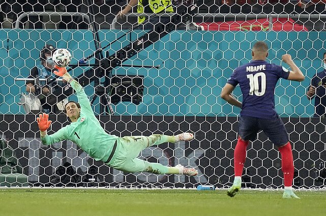 Europos futbolo čempionato rekordai ir netikėtumai: istorinė šveicarų pergalė ir „magiškojo pirmadienio“ reikšmė