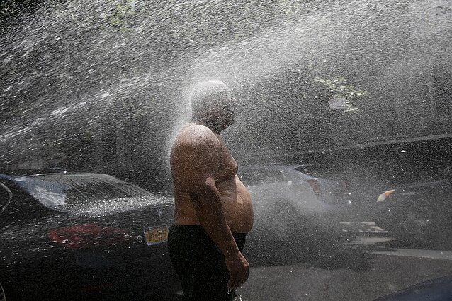 Per Šiaurės Ameriką ritasi rekordinė karščių banga: dalyje miestų temperatūra siekia 49 laipsnius karščio, pranešama apie mirtis