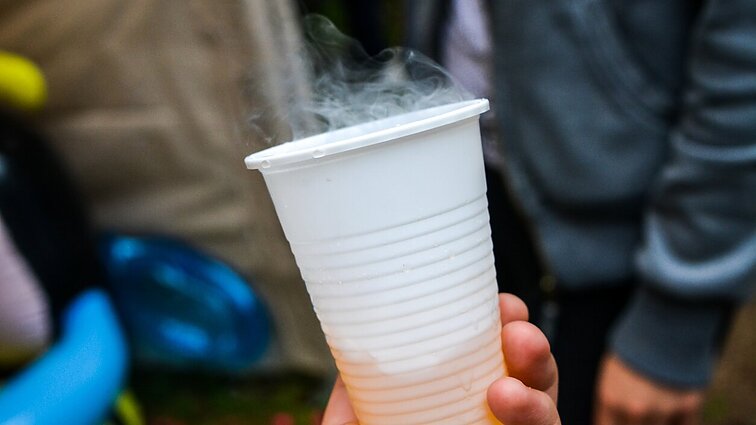 Netrukus nebeliks vienkartinio plastiko: draudimas negalioja perdirbto plastiko pakuotėms